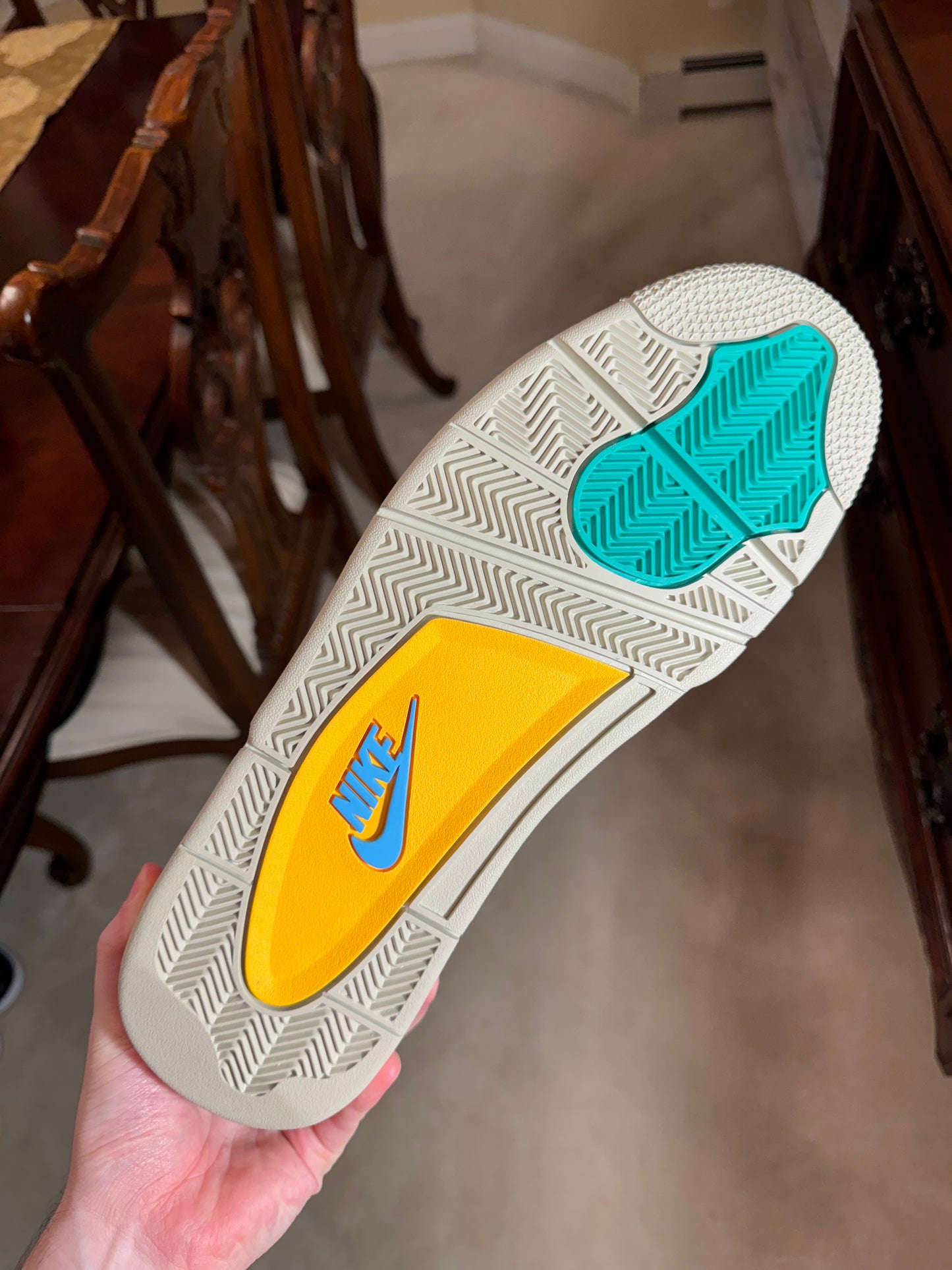 Jordan Retro 4 Union Taupe