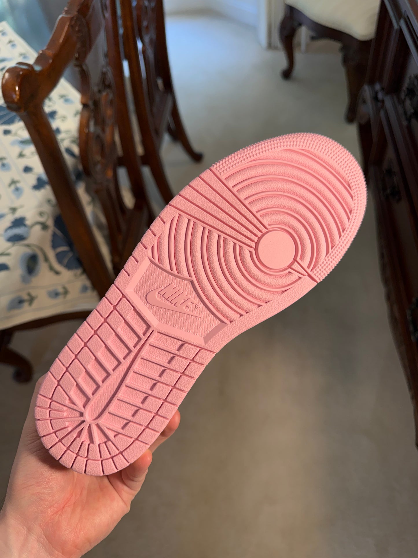 Jordan Retro 1 Low Travis Scott Shy Pink