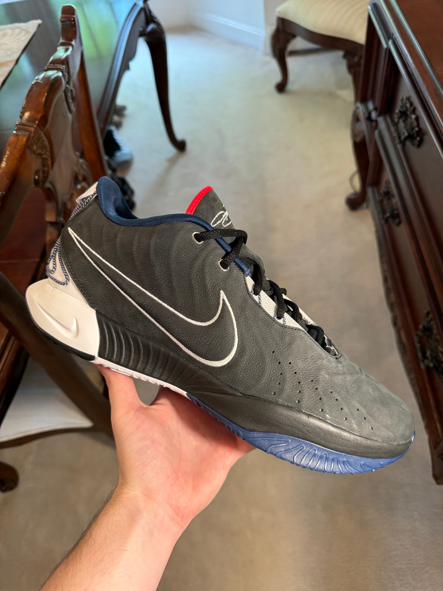 LeBron 21 UConn PE