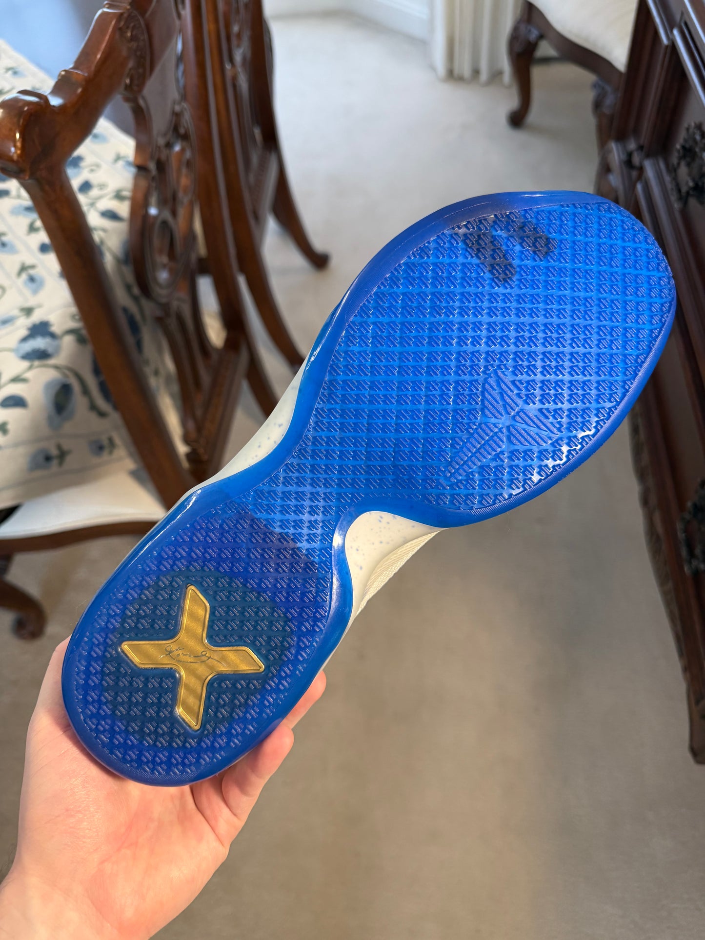 Kobe 10 TB White/Blue