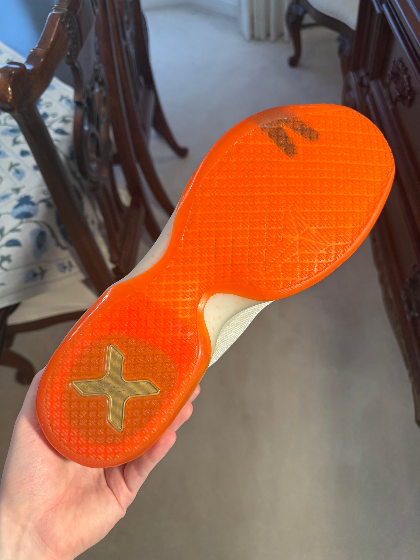 Kobe 10 TB White/Orange