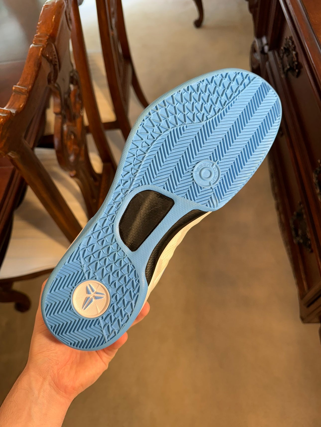 Kobe 8 TB White University Blue