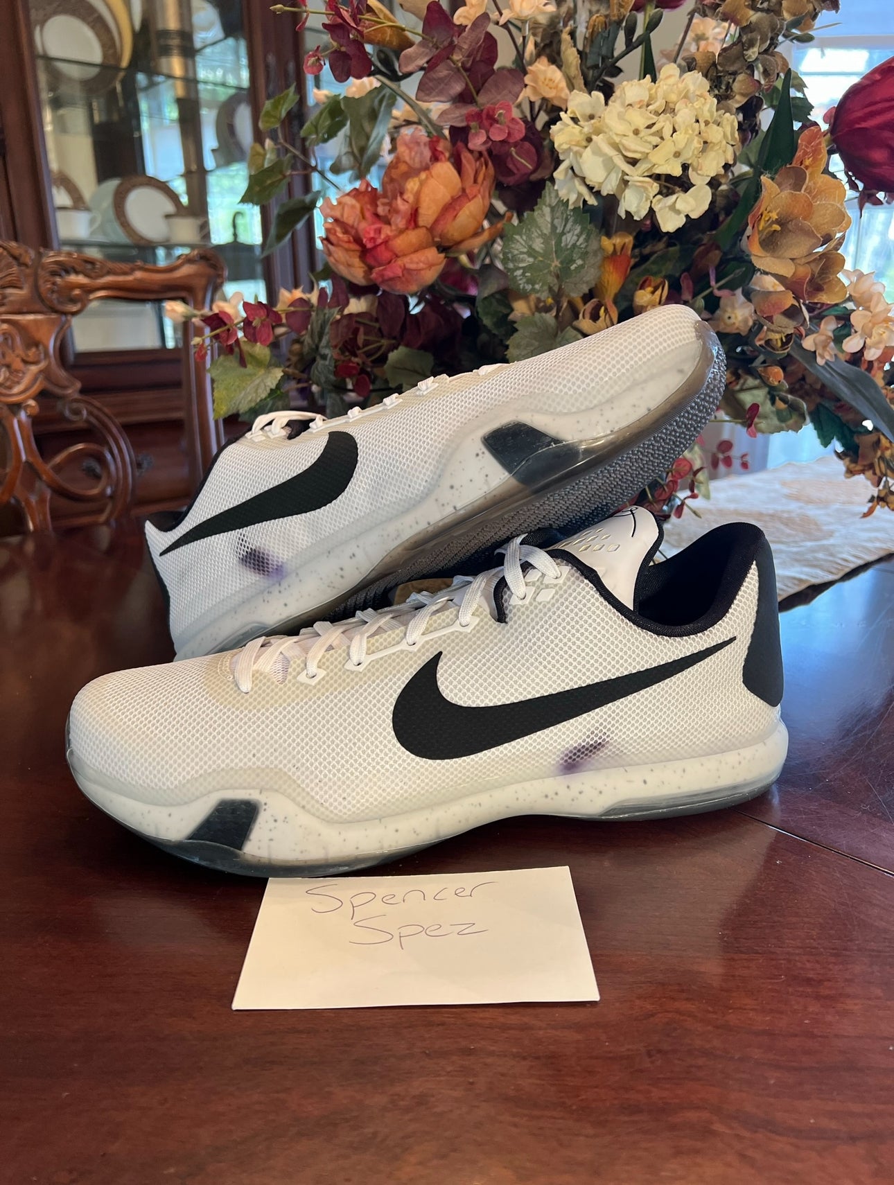 Kobe 10 TB White/Black