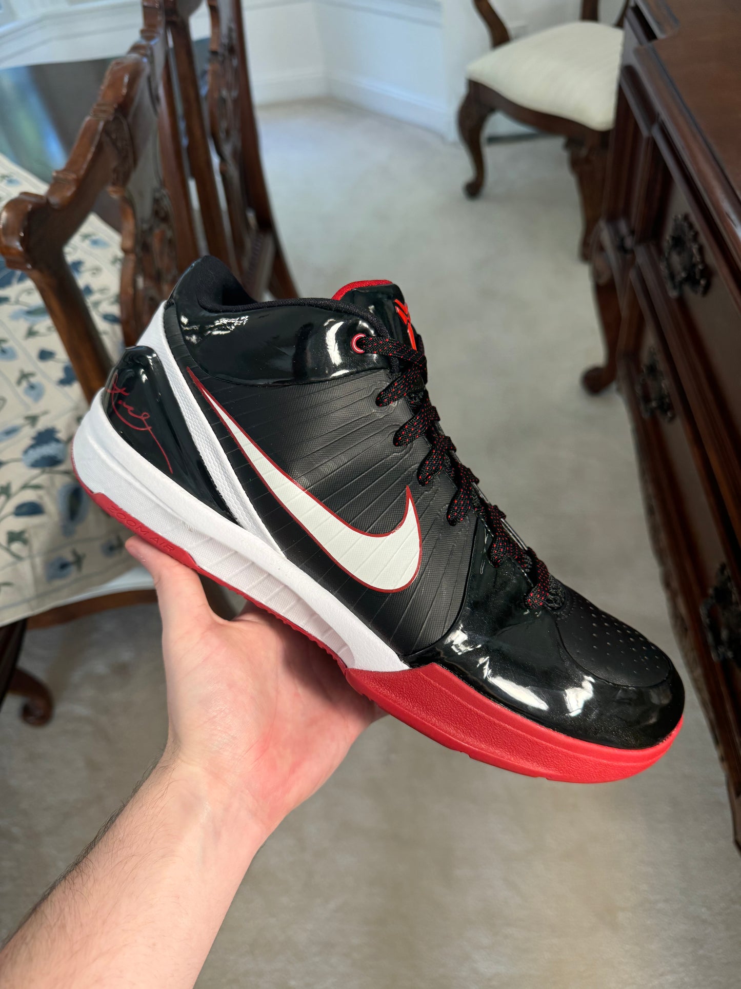 Kobe 4 Bred