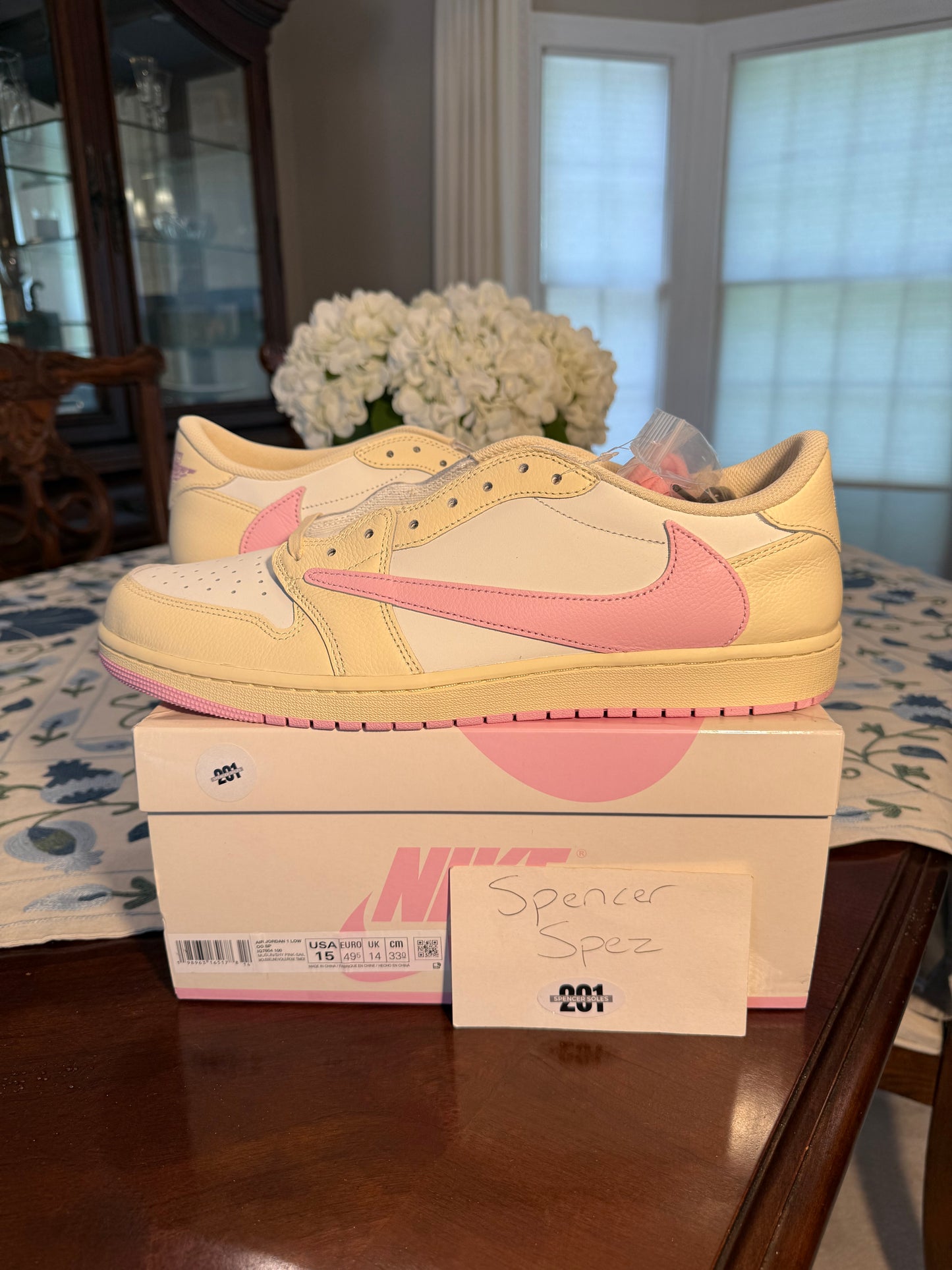 Jordan Retro 1 Low Travis Scott Shy Pink