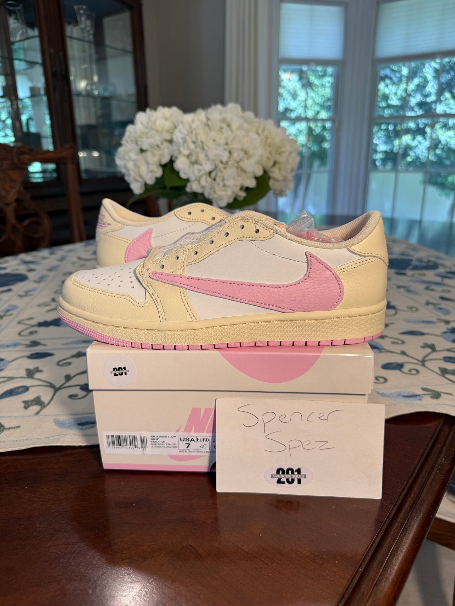 Jordan Retro 1 Low Travis Scott Shy Pink