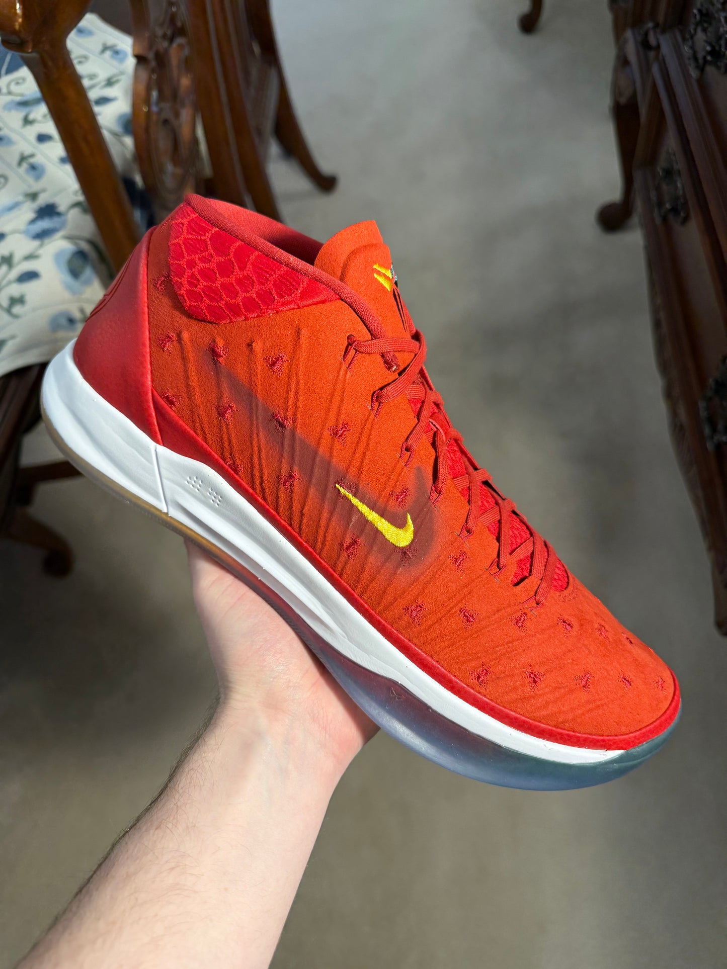 Kobe A.D. Mid Isaiah Thomas