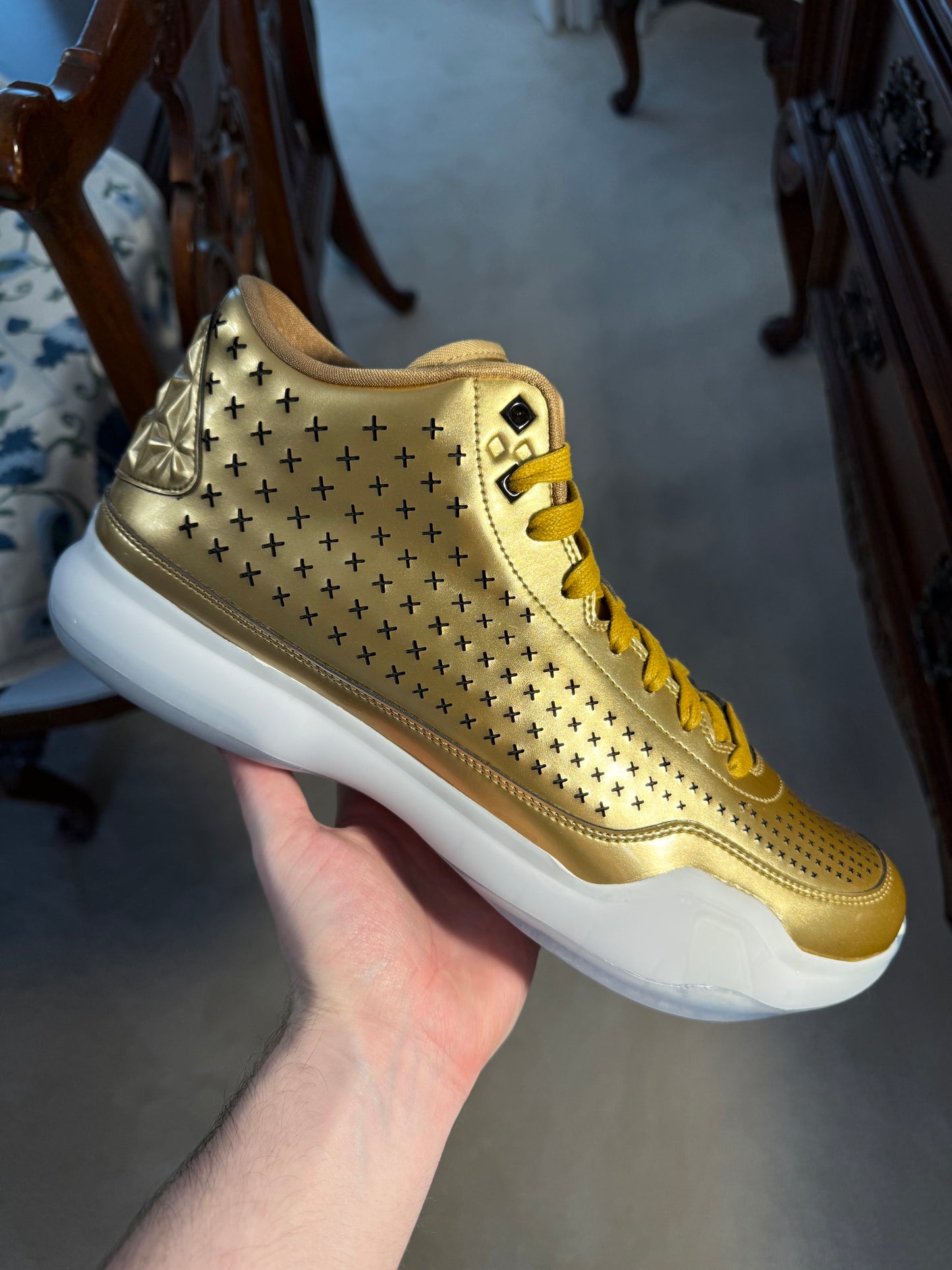 Kobe 10 EXT Liquid Gold