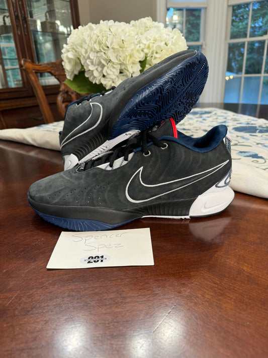 LeBron 21 UConn PE