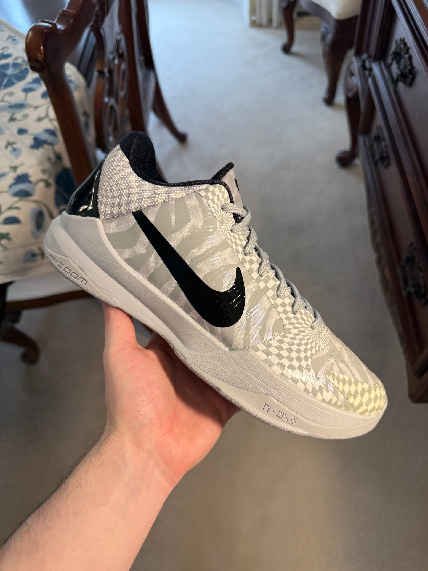 Kobe 5 Protro Derozan Zebra *discoloration*