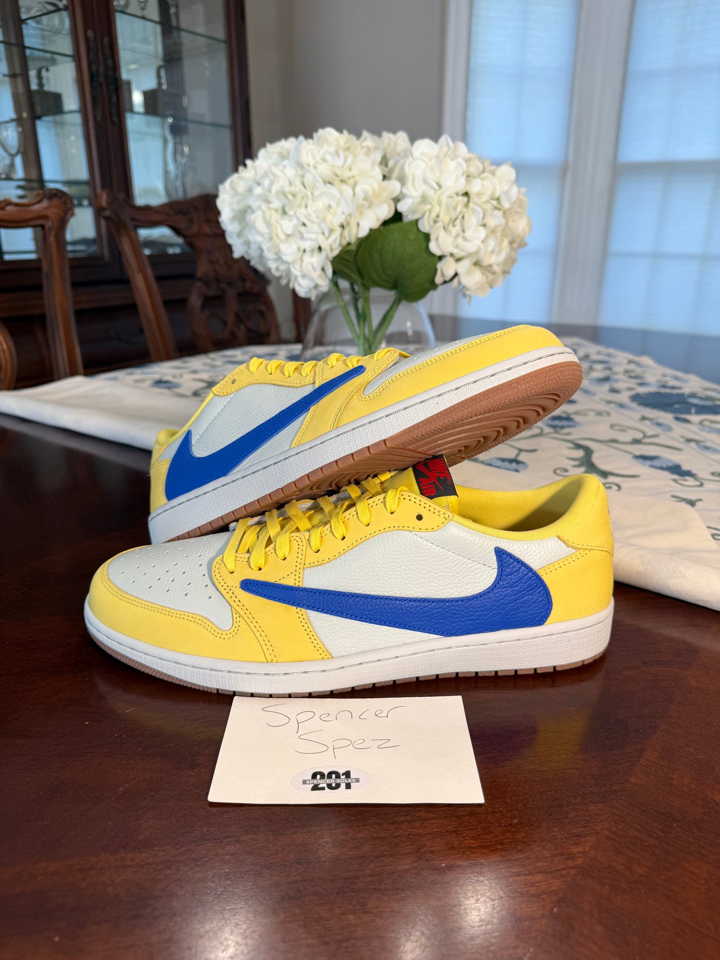 Jordan Retro 1 Low Travis Scott Canary