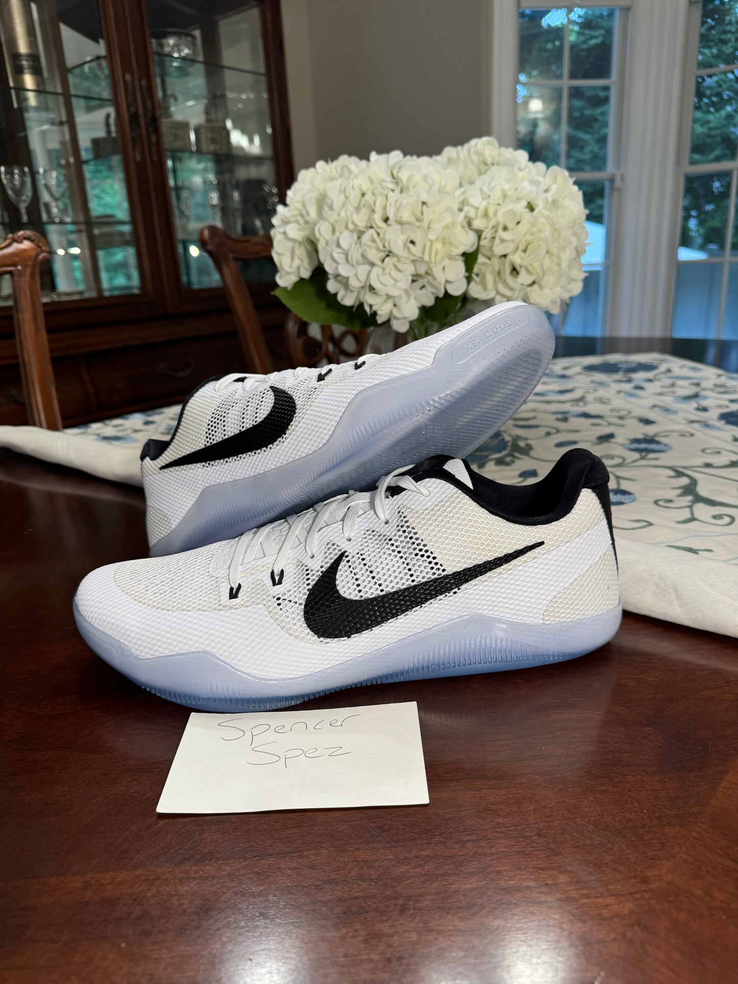 Kobe 11 TB White/Black