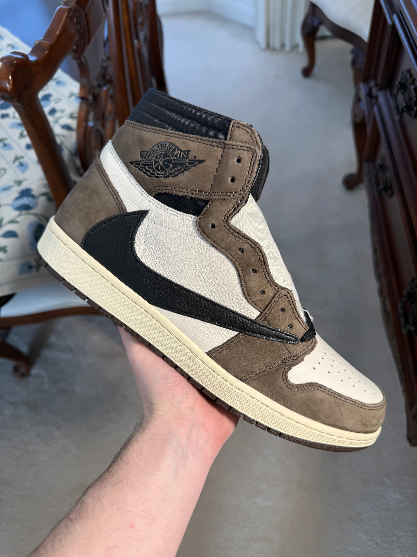 Jordan Retro 1 Travis Scott Mocha