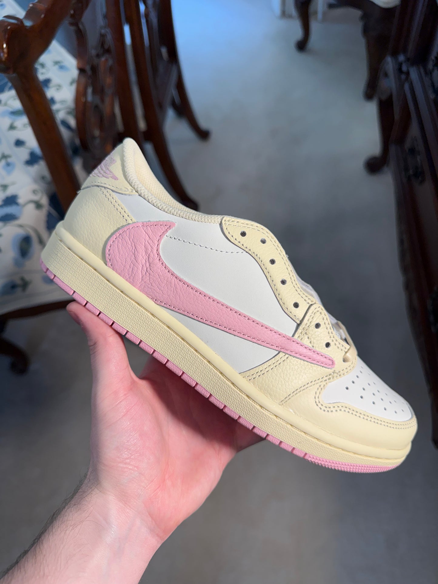 Jordan Retro 1 Low Travis Scott Shy Pink