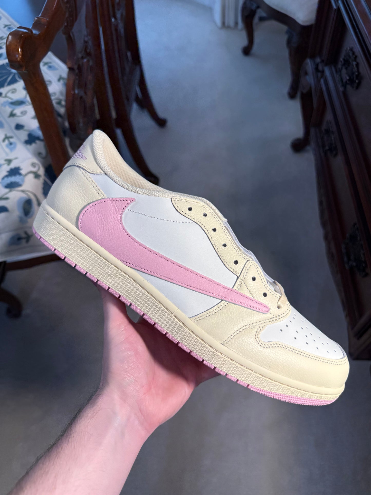 Jordan Retro 1 Low Travis Scott Shy Pink