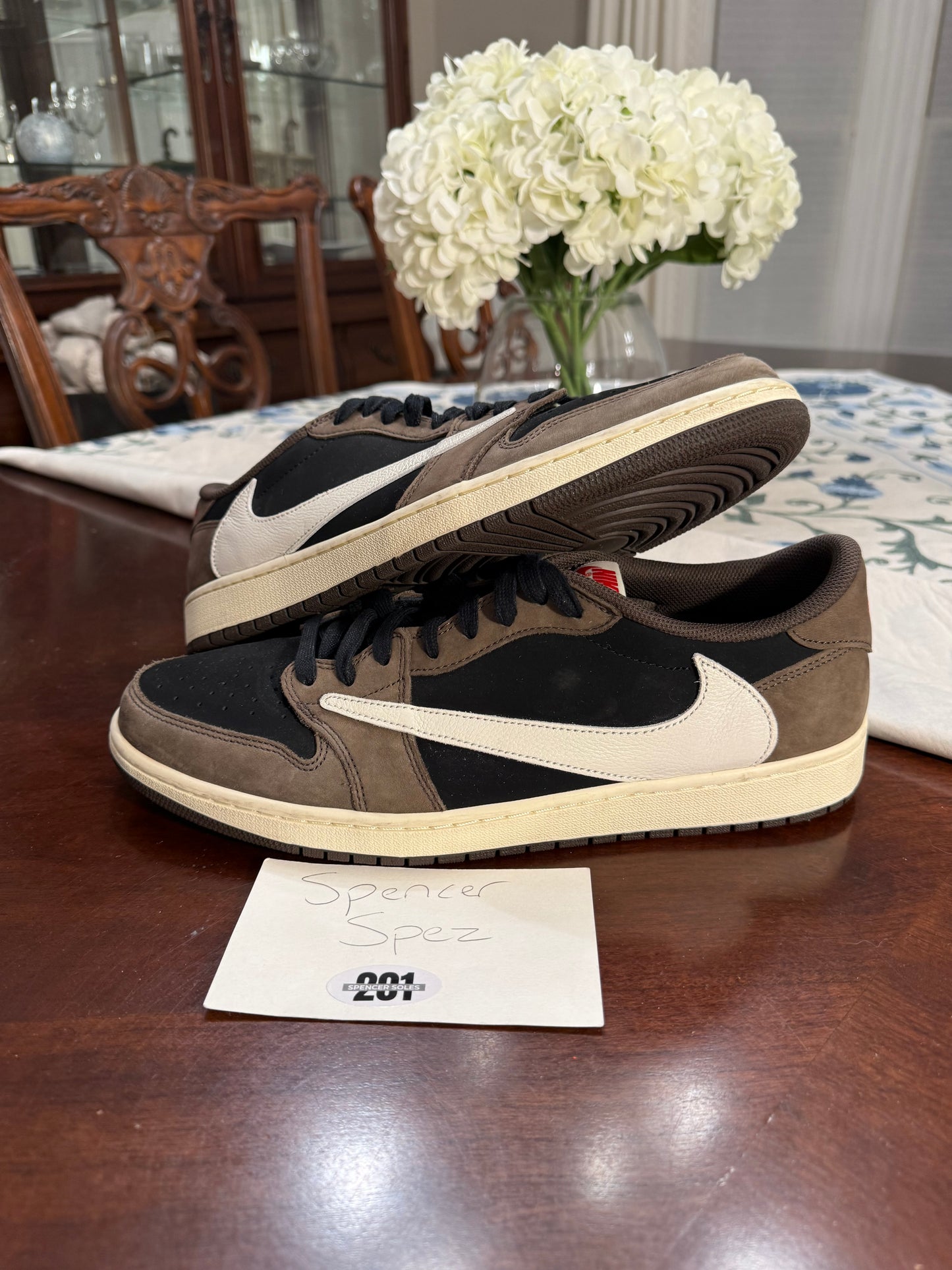 Jordan Retro 1 Low Travis Scott Mocha