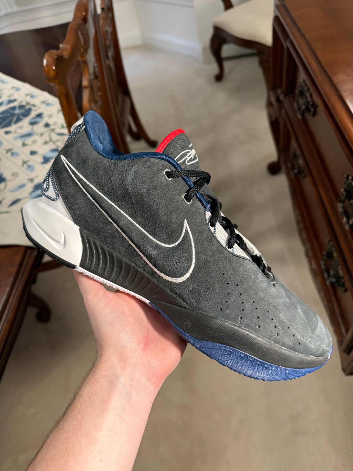 LeBron 21 UConn PE