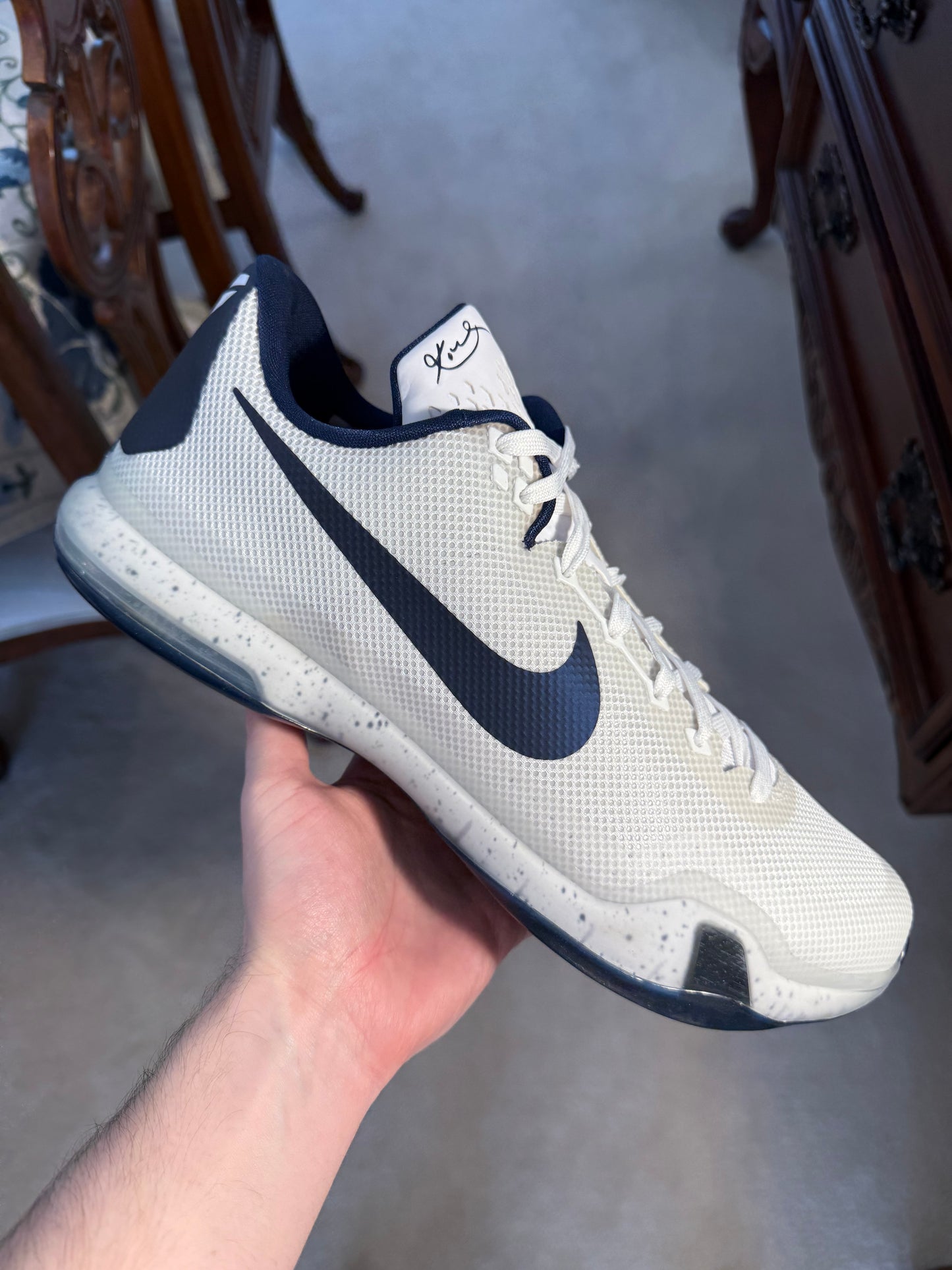 Kobe 10 TB White/Navy Blue