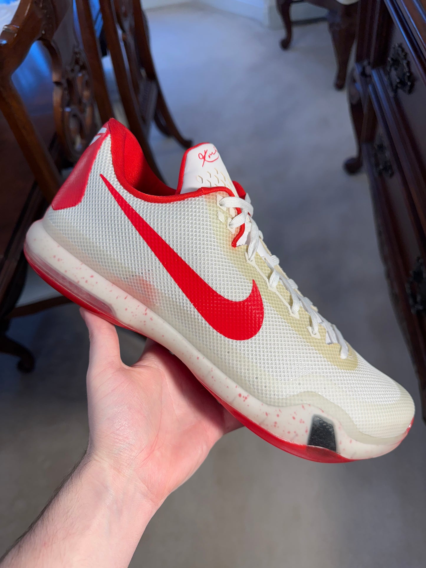 Kobe 10 TB White/Red