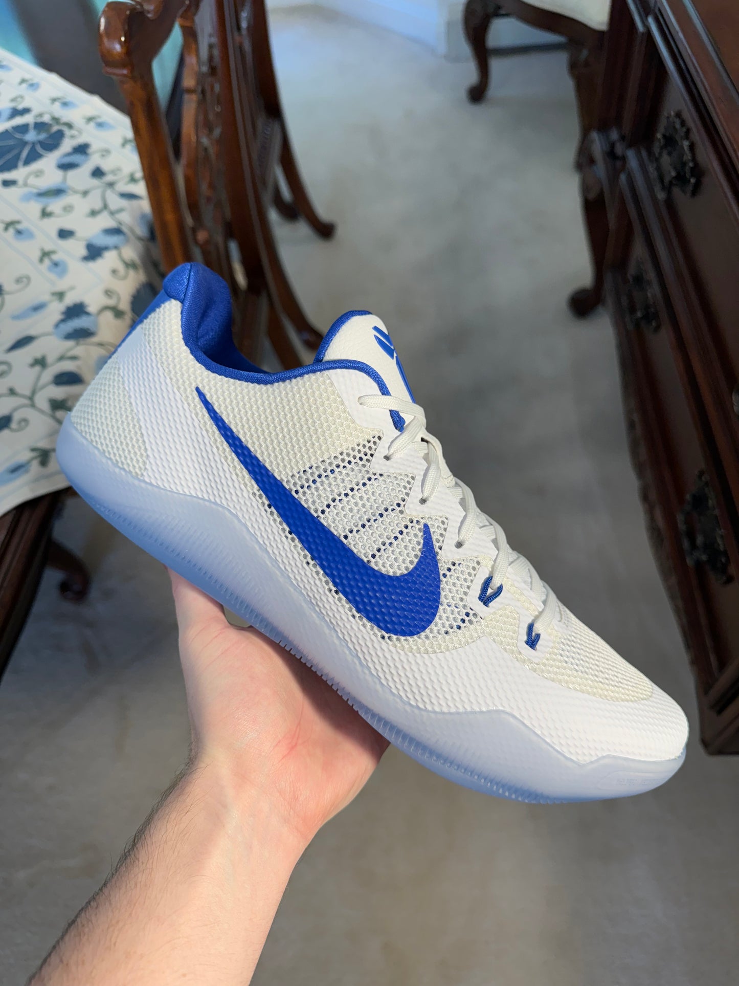 Kobe 11 TB White/Blue