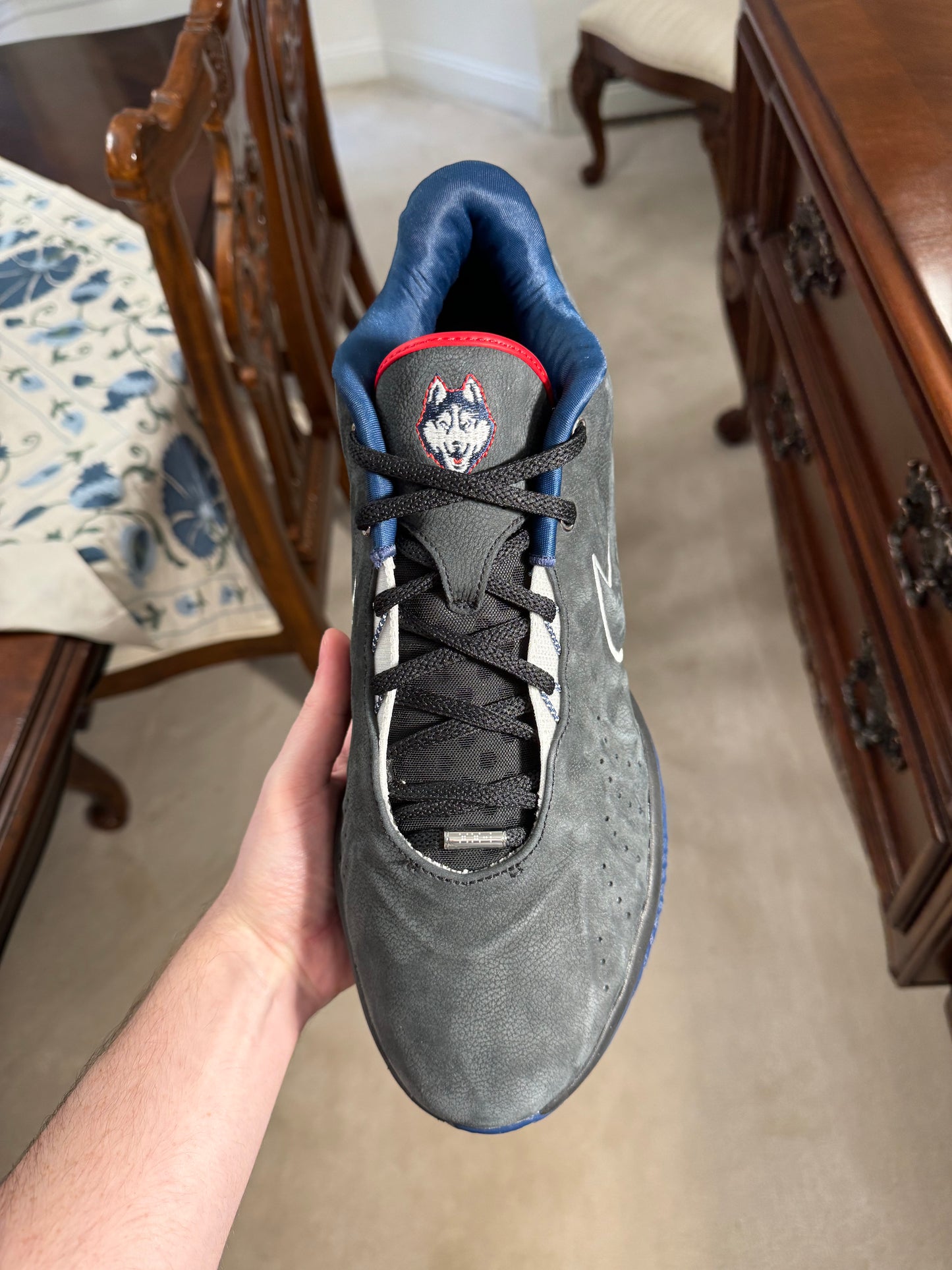 LeBron 21 UConn PE