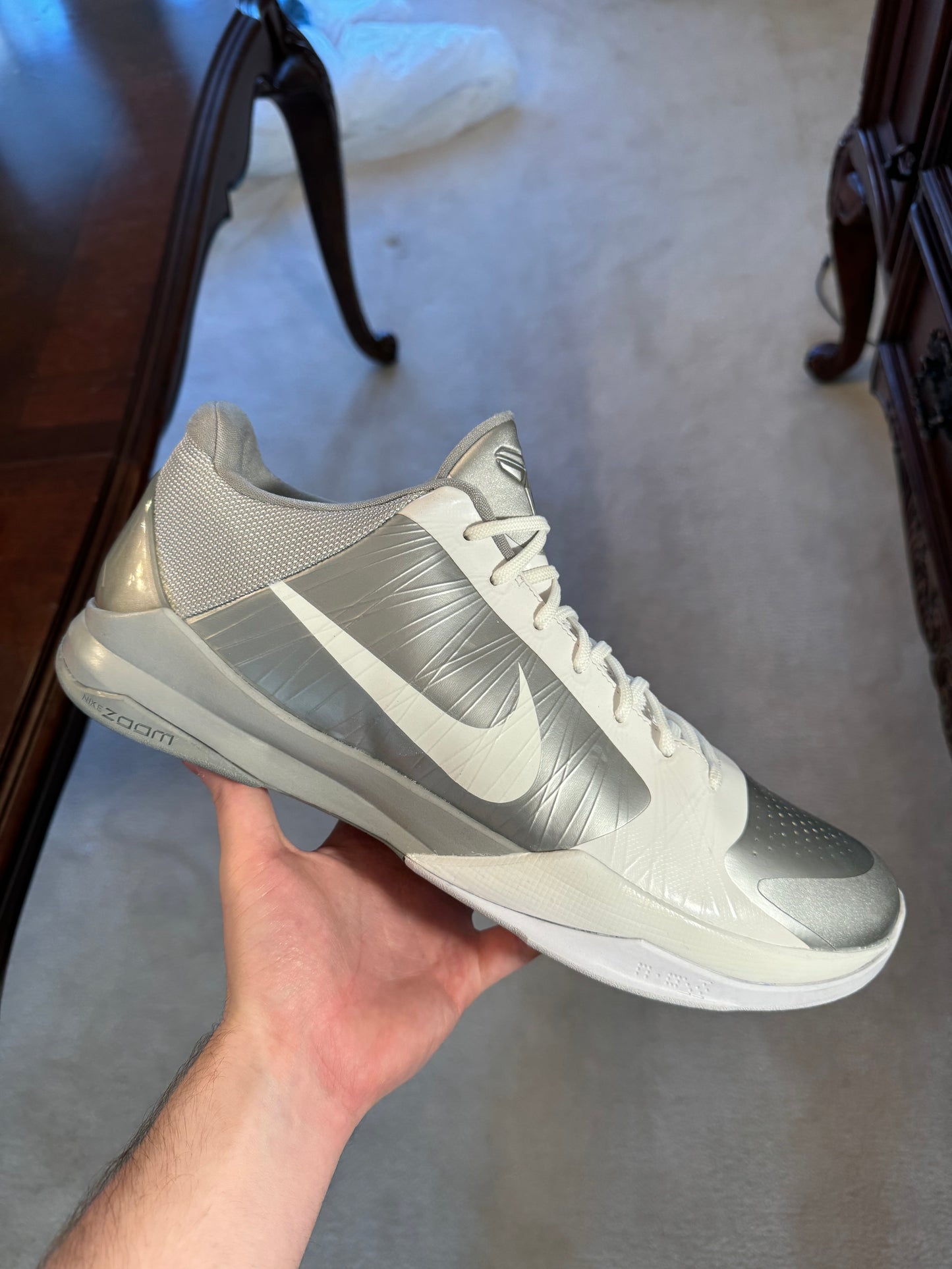 Kobe 5 TB Silver/White