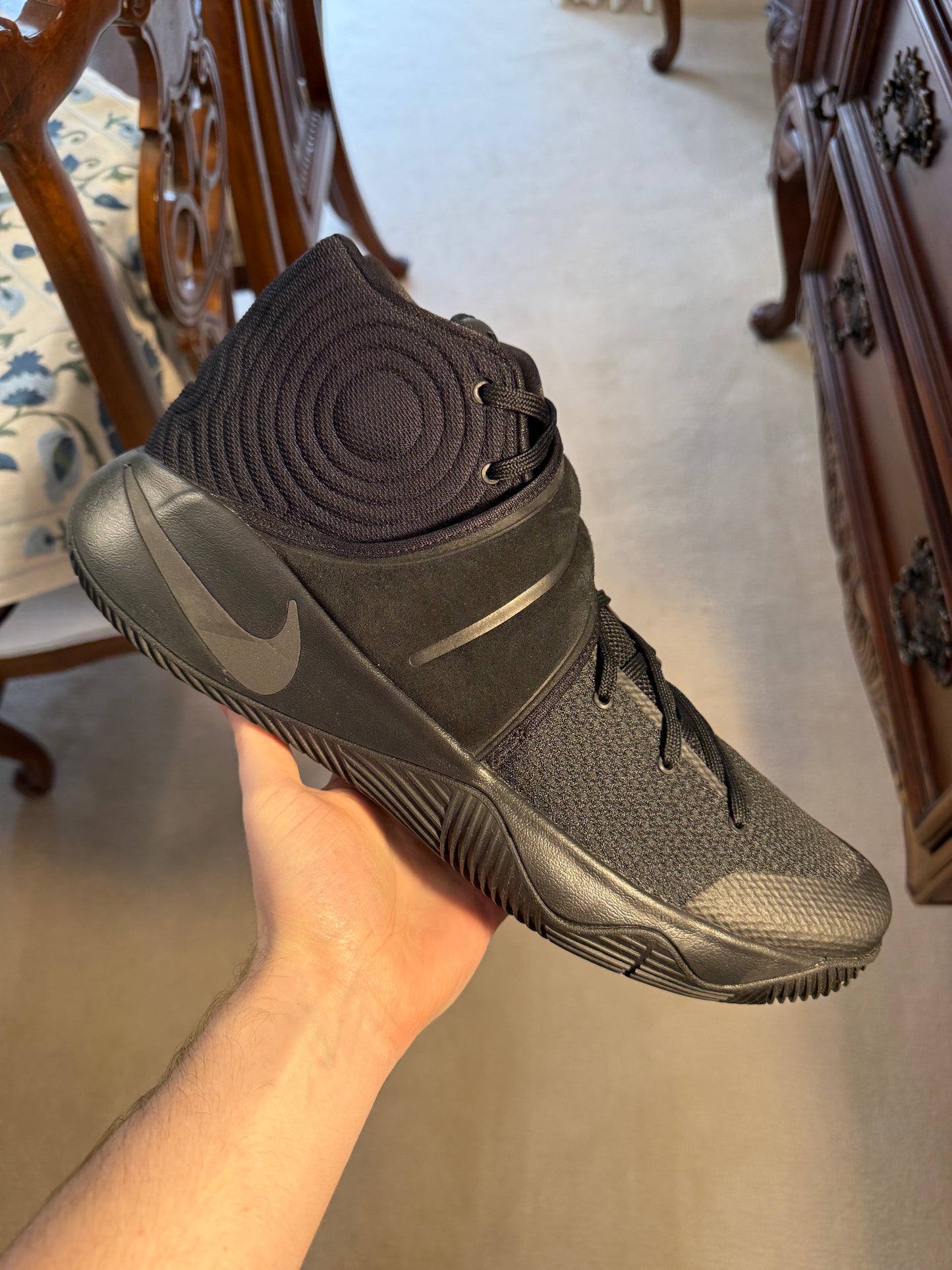 Kyrie 2 Triple Black